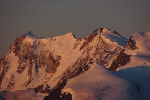 morgendlicher Blick auf die Monte Rosa-Ostwand morgendlicher Blick auf die Monte Rosa-Ostwand