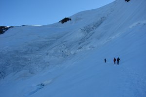 3600 m - der Sattel hat schon Sonne 3600 m - der Sattel hat schon Sonne