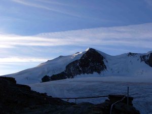 Blick von der Hütte zu unserem Tagesziel, dem Bishorn Blick von der Hütte zu unserem Tagesziel, dem Bishorn