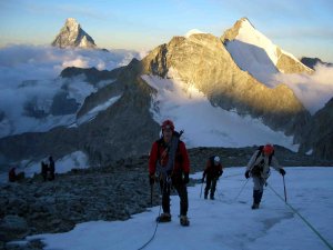 vor dem letzten Firngrat zum Zinalrothorn vor dem letzten Firngrat zum Zinalrothorn
